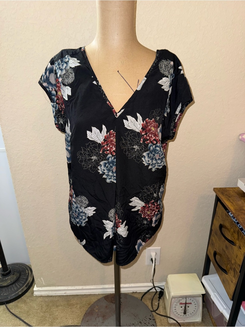 Women’s DR2 black floral blouse